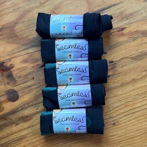 NWT Huha Low-Mid Rise Thongs Black Small